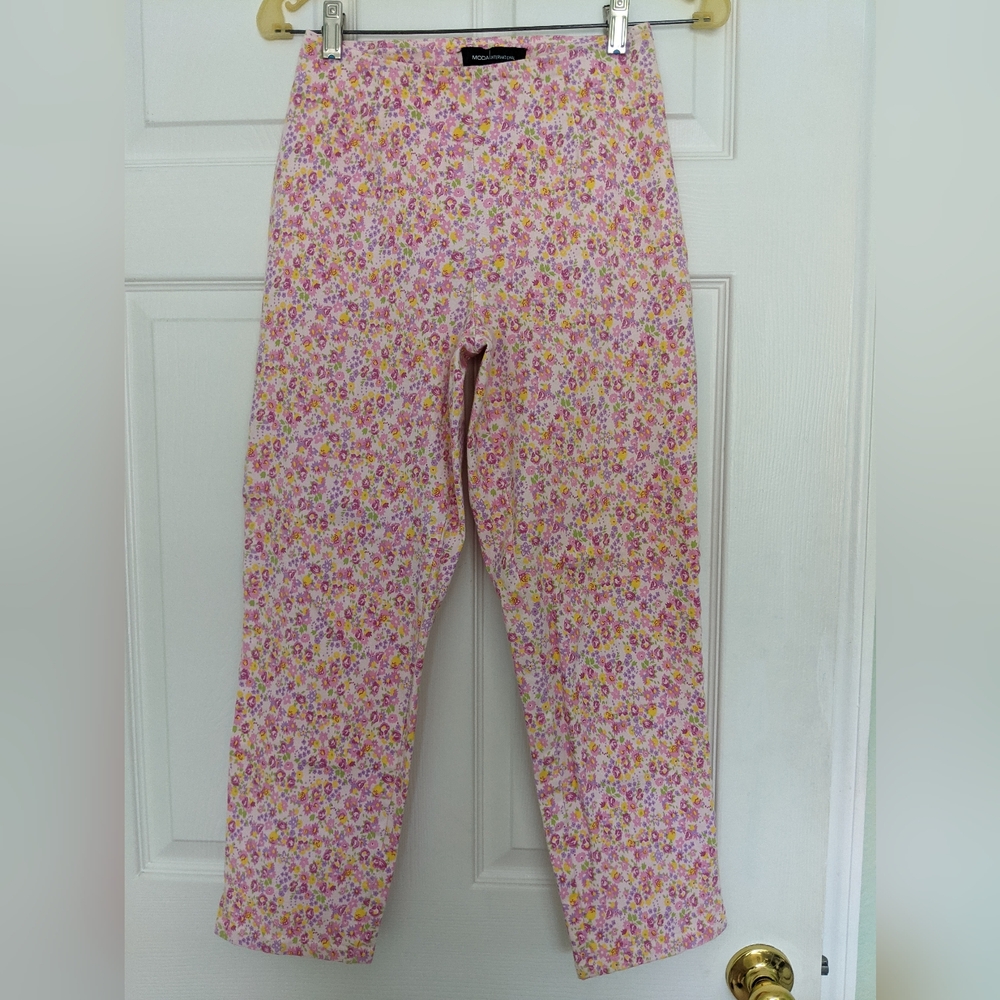 Moda International Floral Cropped Pants, Size 4